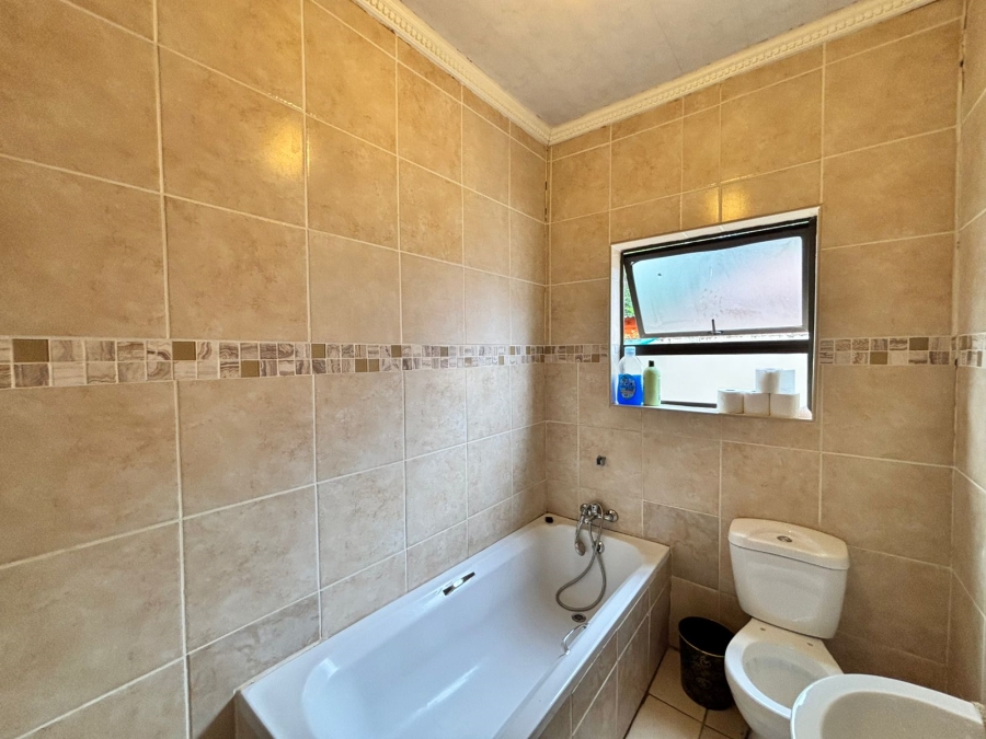 4 Bedroom Property for Sale in Mooivallei Park North West